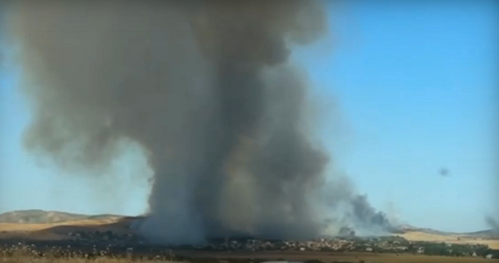 Голям пожар избухна в района на град Българово област Бургас