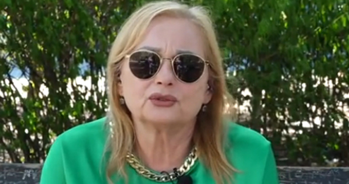 Естрадната изпълнителка с притаен дъх отговаря че тази година все