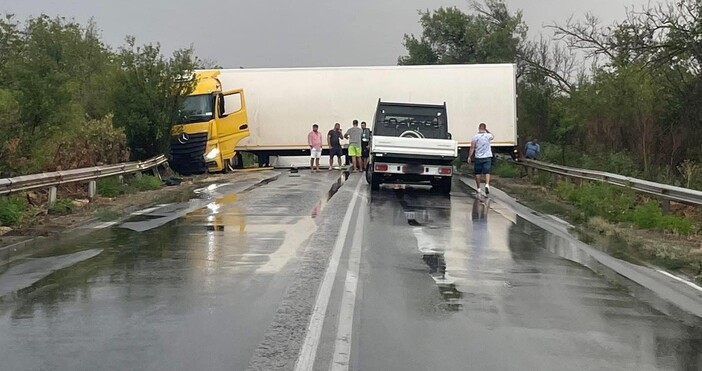 За нова катастрофа с тежкотоварен камион на път I 3 край