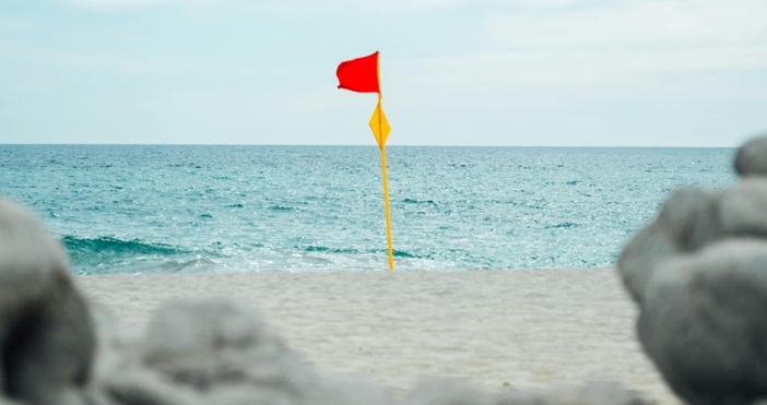 Августовското море по Южното Черноморие остава изключително опасно В последните