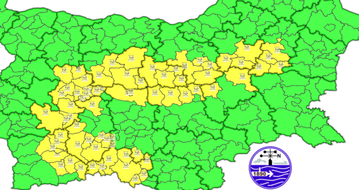 Жълт код за значителни валежи е обявен в 12 области