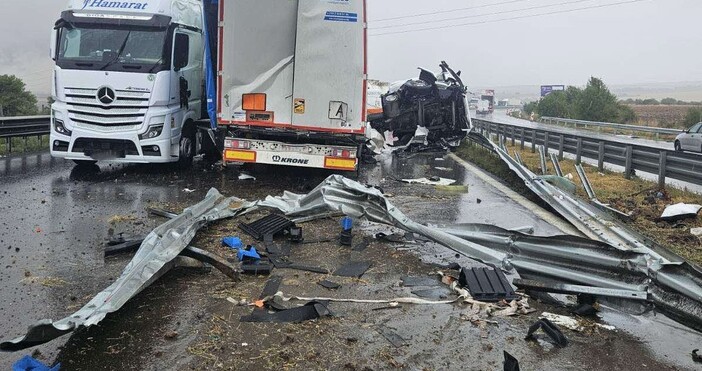 За възникнал тежък пътен инцидент на АМ Хемус с участието