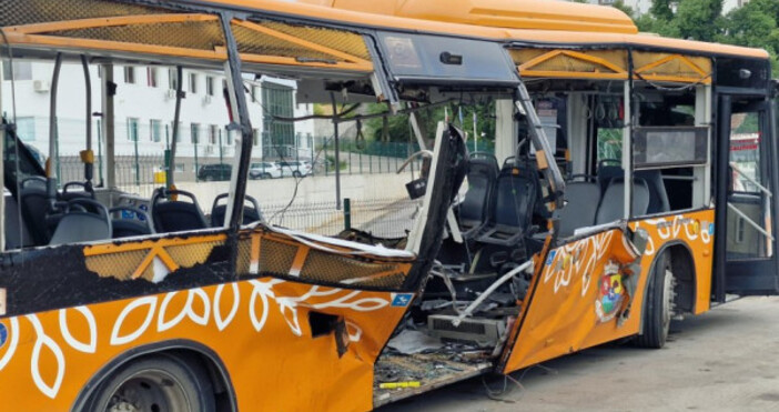 В столичния автобусен гараж Земляне пазят автобуса на градския транспорт