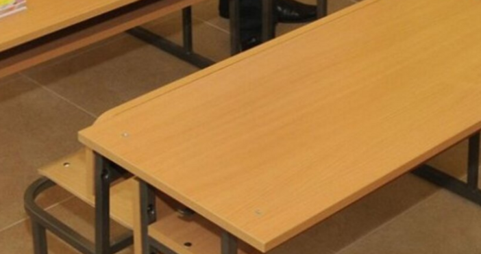 В 17 училища в България с близо 100 ученици средният