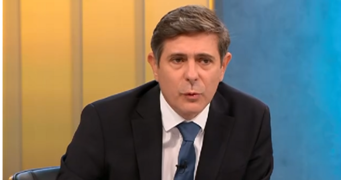 Водещият на сутрешния блок на Нова телевизия Виктор Илиев не