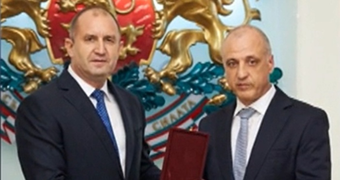 Президентът Румен Радев издаде указ за преназначаването на генерал майор Емил Тонев за началник на