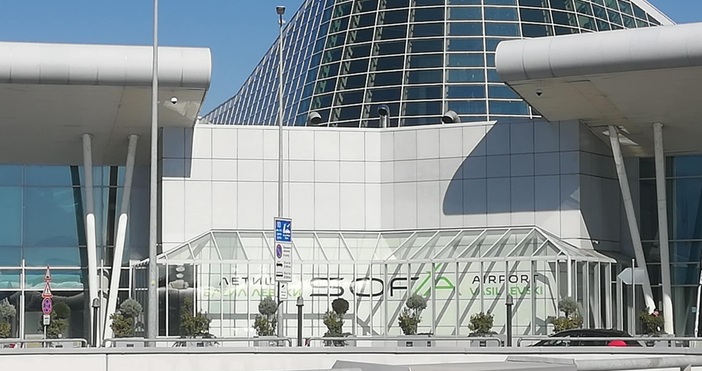 Петел бгДостъпът на автомобили до Терминал 2 на летище Васил Левски