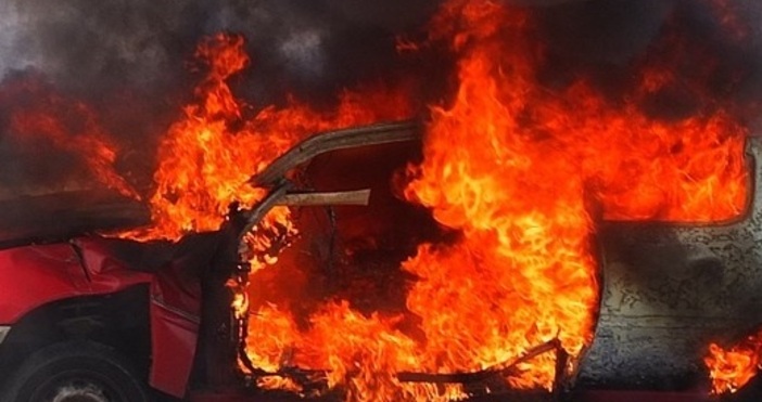 Автомобил изгоря изцяло на пътя Созопол Бургас в посока Бургас малко