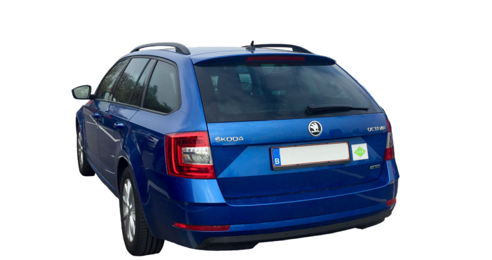 Автомобилът от първо поколение остава с оригинален двигател скоростна кутия