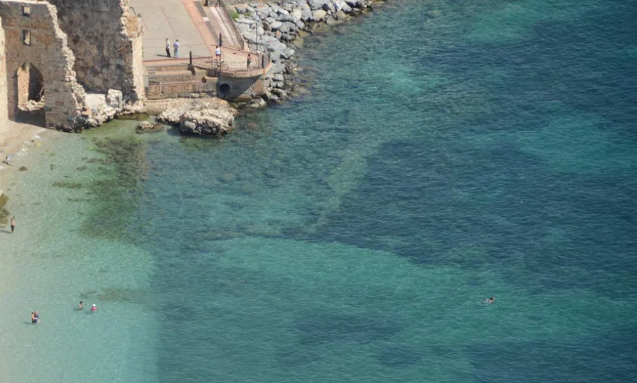Предупредиха туристите за морската вода в турските курорти
