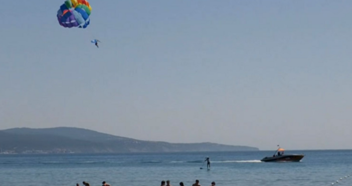 Има нещо гнило около смъртта на детенцето паднало от парашут