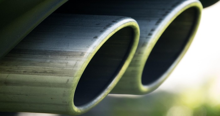 Колите с гърмящи и прекалено шумни ауспуси и демонстративното шофиране