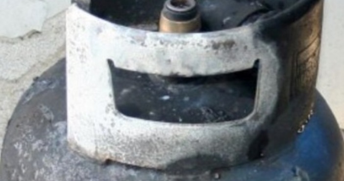 Взрив на газова бутилка разтърси жилищна сграда на ул Младежка