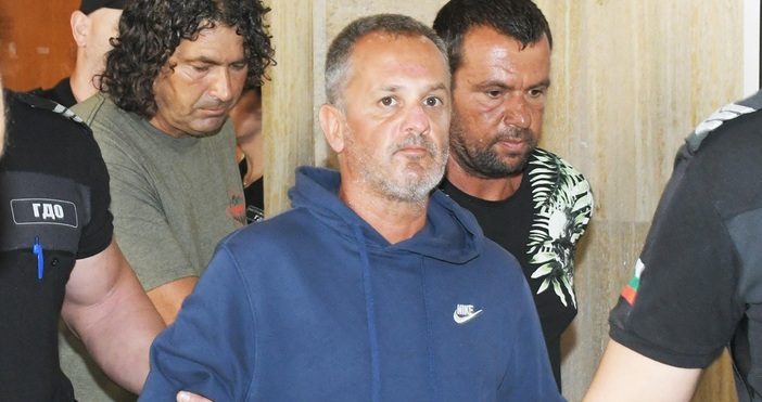 Двама от тримата задържани за инцидента, при който 8-годишно дете