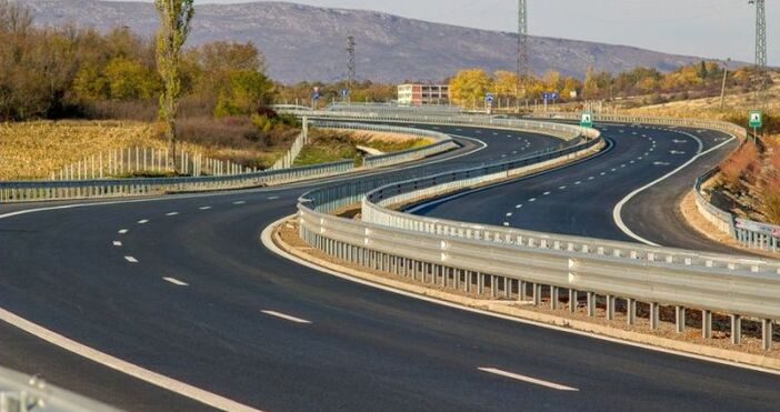 Магистрала Европа ще бъде пусната изцяло за движение до средата