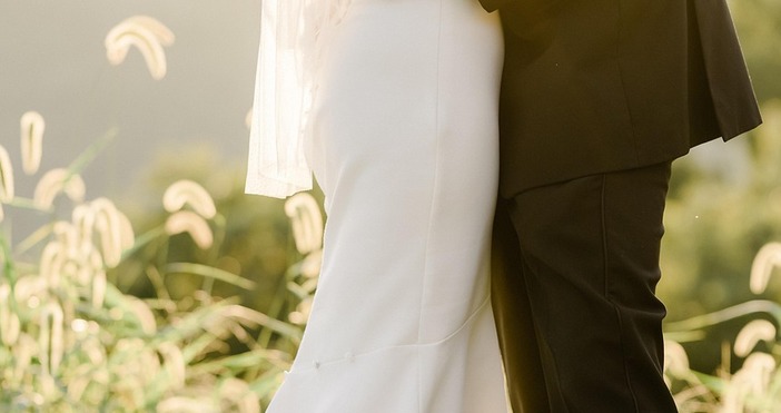 Младоженците отричат да са приготвяли храната сами а отговорността по