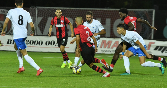 Варненският Спартак продължи с добрите си игри в София  и