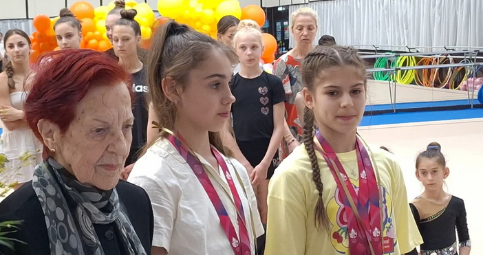 Варненският треньорът по художествена гимнастика Мария Чиприянова празнува своя 90 годишен