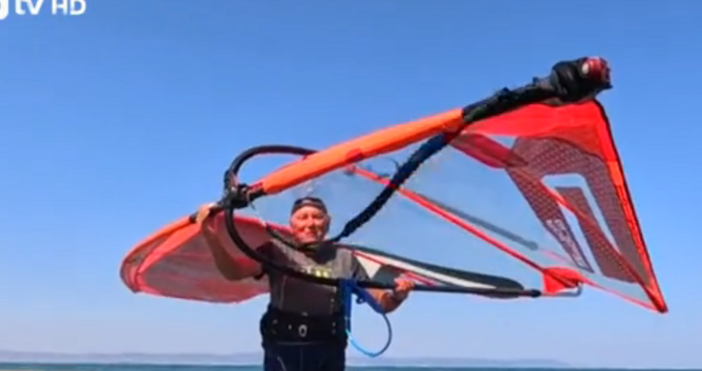 82 годишния сърфист проф Николай Янев смая България На тази възраст той