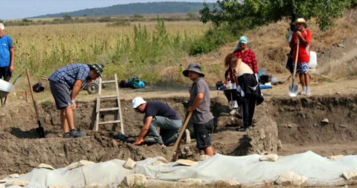 Археолози откриха впечатляващо селище от Златния век на България в