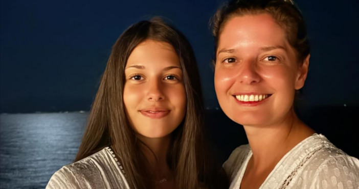 Прекрасна снимка на лунна светлина качи Александра Сърчаджиева заедно с