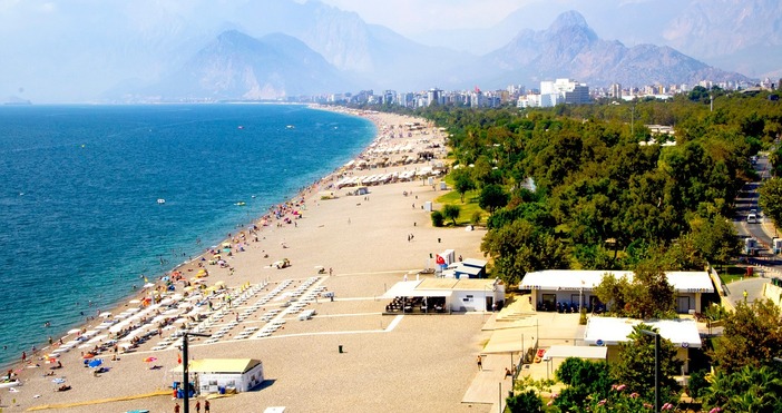 В турските курорти шведските маси и ол инклузив офертите са