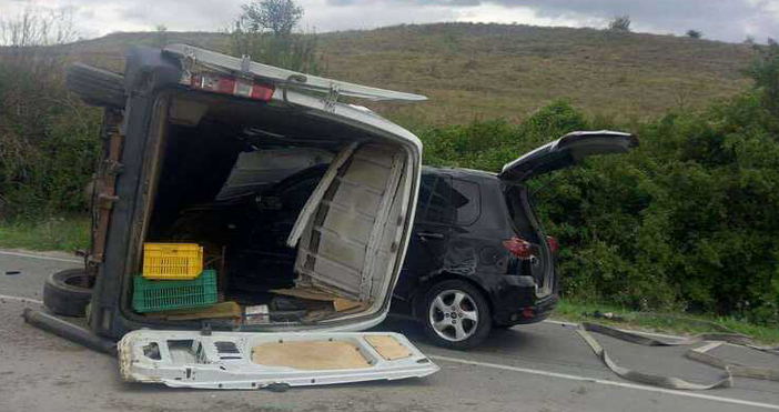 Временна организация на движението е въведена по пътя от Нови