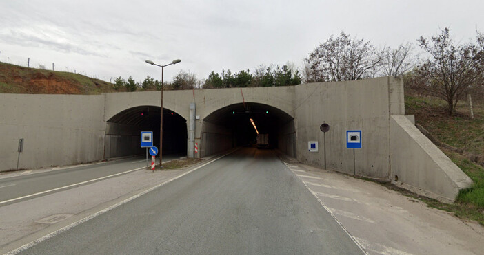 Тръбата за Перник на тунел Мало Бучино на АМ Струма