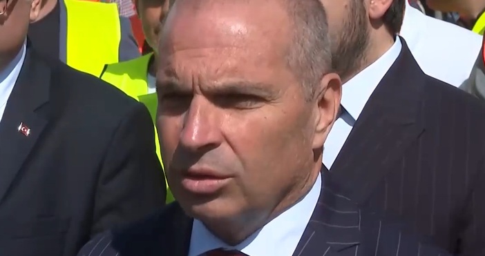 Днес се видя че има светлина в тунела за българските