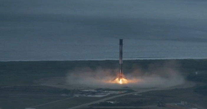 стоп кадър Х NASA и SpaceXКомпанията Спейс Екс на Илон