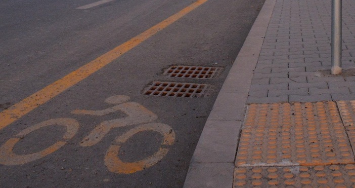 По част от ул Д р Пискюлиев вече има велоалея Трасето