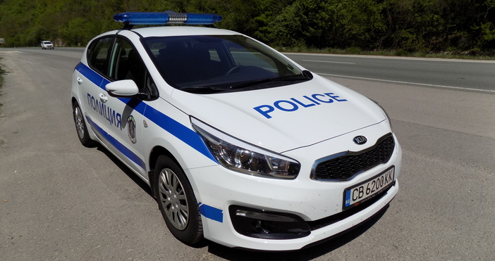 Нелегални мигранти и каналджийка са задържани на магистрала Тракия научи