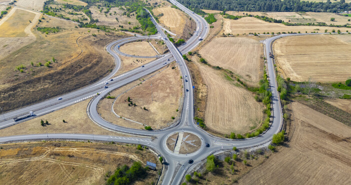 Между 10 и 14 ч днес 27 август движението