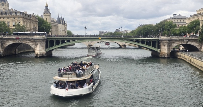 Петел бгТялото на мъж беше извадено от река Сена в покрайнините