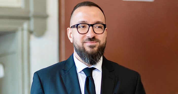 Заместник кметът с ресори европейски политики и образование Владимир Темелков подаде