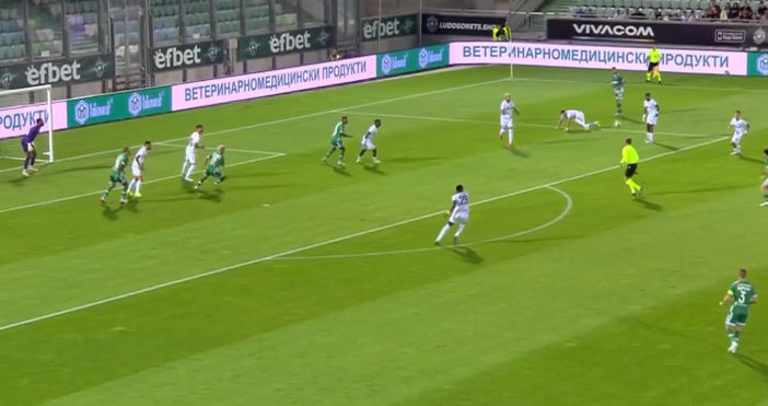 Лудогорец и Шкендия играят при 2 1 Едвин Куртулуш намери мрежата със силен изстрел от границата