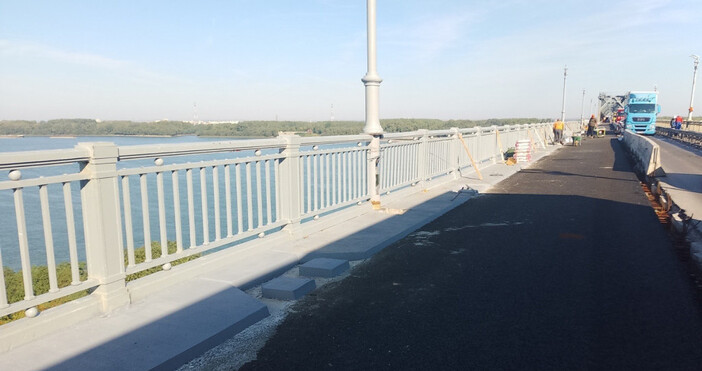 Монтирани са 240 м от реставрирания парапет при основния ремонт