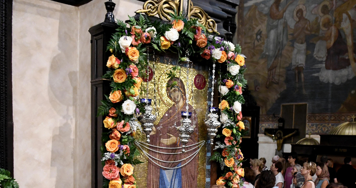 На 28 август по стар стил църквата отбелязва Голяма Богородица