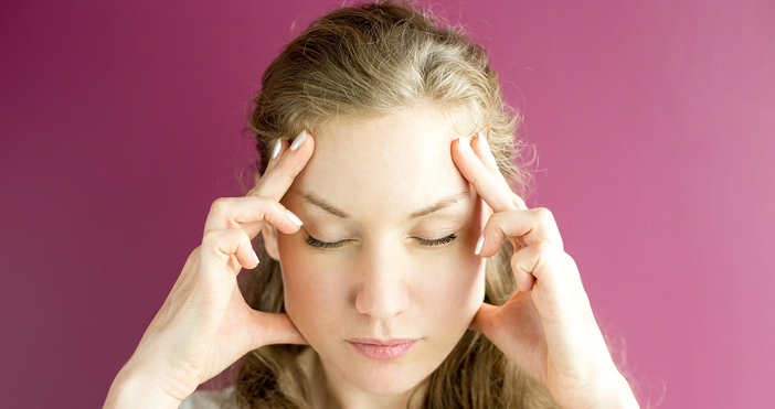 Снимки Главоболието е най честият симптом при отказ от кофеин То