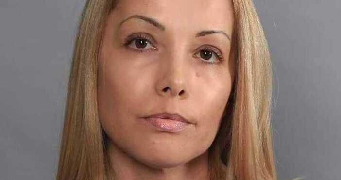 Повреждане на лек автомобил паркиран на улица в областния град