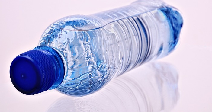 Плевен получи дарение на бутилирана минерална вода от Областна администрация