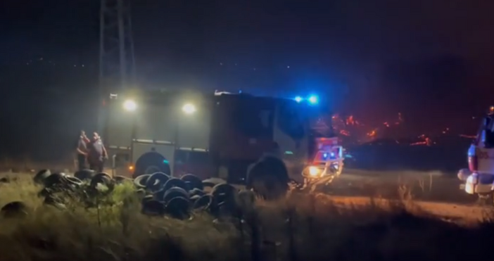 Голям пожар пламна зад ТЕЦ София между кв Димитър Малинов