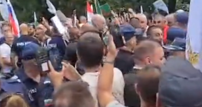 Хора на Величие се развикаха и отново стана скандал пред