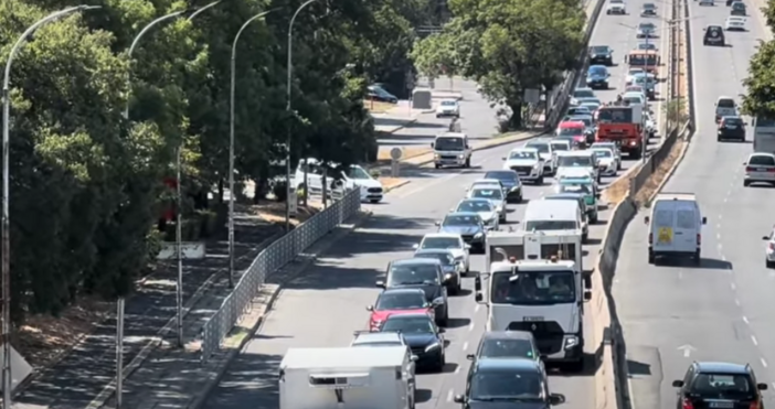 Пълна тапа на Южното Черноморие с автомобили  Хиляди се опитват едновременно да