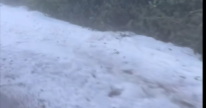 Фронтът достигна и морския бряг Градушката преди минути в района