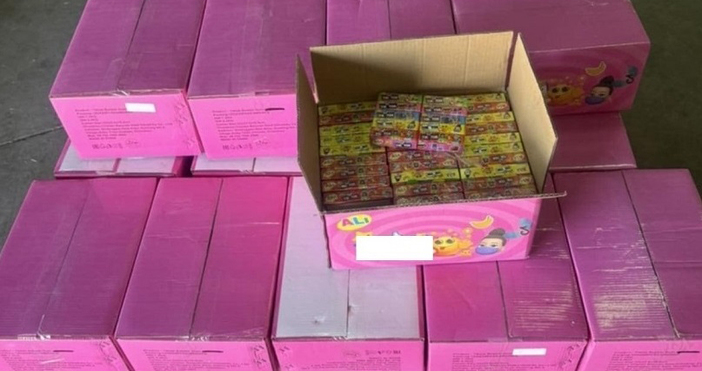Служители от ТД Митница Бургас задържаха 30 000 дъвки от