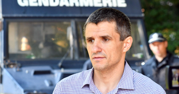 Жители на Ботевград протестираха тази вечер в града заради инцидент.