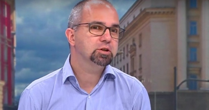 Протести вотове на недоверие политически интриги Отвъд вечното питане ще