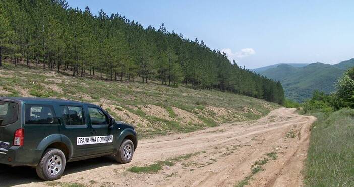 Гранични полицаи от ГПУ Царево задържаха 5 незаконни мигранти и 3