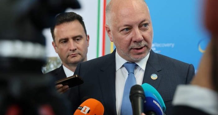 Въвеждането на еврото трябва да бъде информиран и спокоен процес